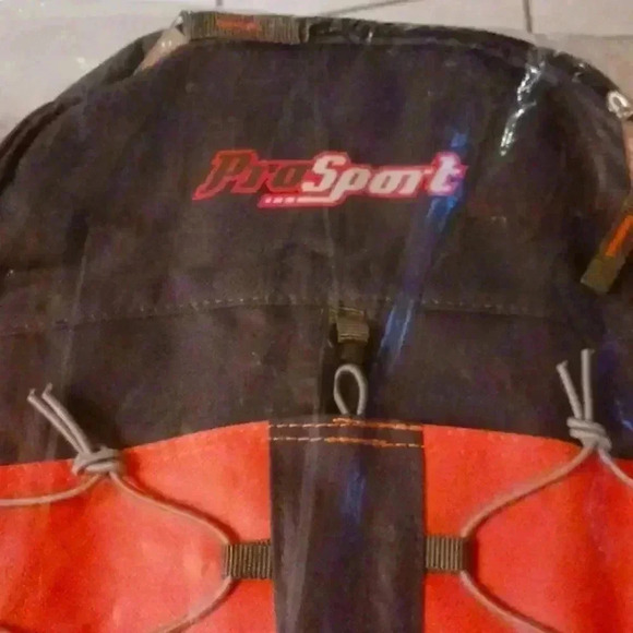 NWT backpack for kids or adults. Gray and orange - Picture 3 of 4